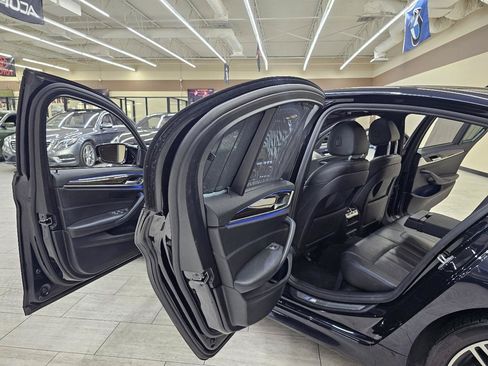 Used 2019 BMW 530i w/ M Sport Package RWD image 16