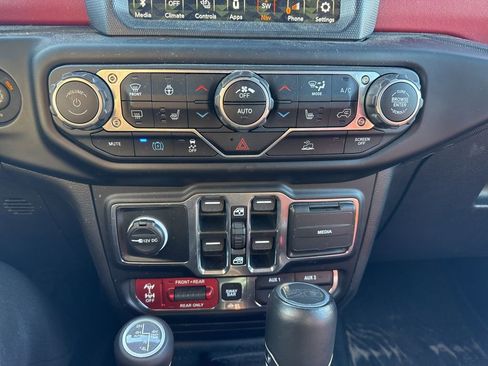 Used 2023 Jeep Wrangler Unlimited Rubicon 4xe image 9