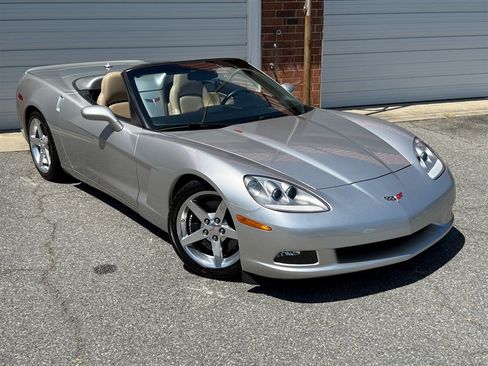 Used 2005 Chevrolet Corvette Convertible w/ Preferred Equipment Group RWD image 30