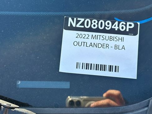 Used 2022 Mitsubishi Outlander SE AWD/4WD image 2