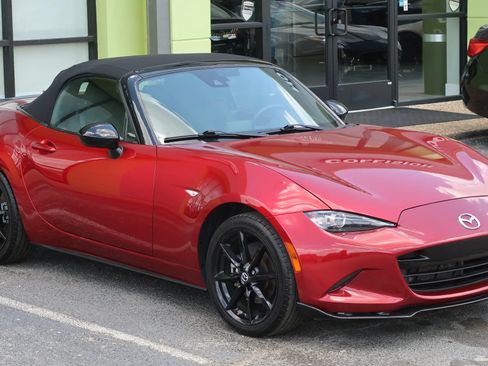Used 2021 MAZDA MX-5 Miata Club RWD image 5