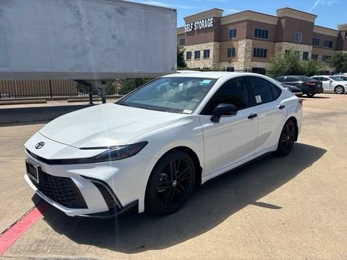 Used 2026 Toyota Camry Hybrid w/ Convenience Package FWD image 1