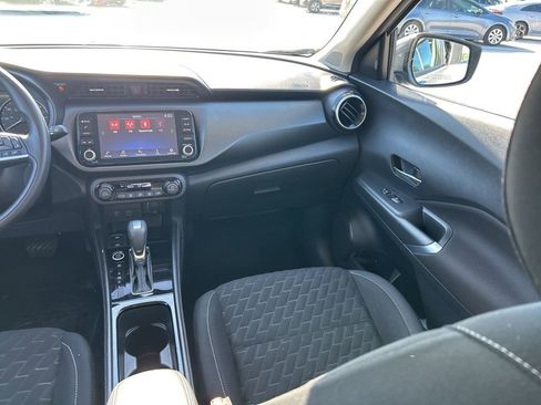 Used 2022 Nissan Kicks SV FWD image 12