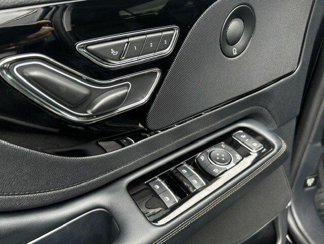 Used 2025 Lincoln Aviator Reserve w/ Illumination Package AWD/4WD image 9
