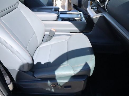 New 2025 Ford Expedition Active image 16