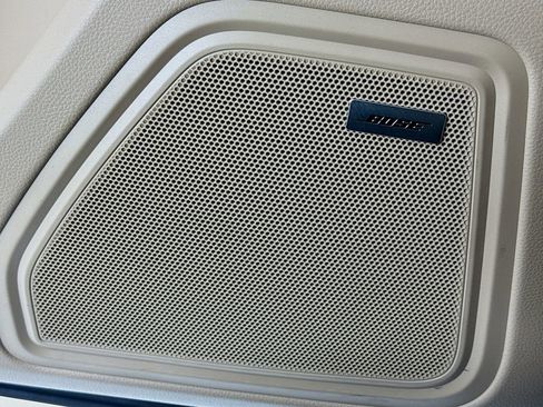 Certified 2025 Porsche Macan image 12