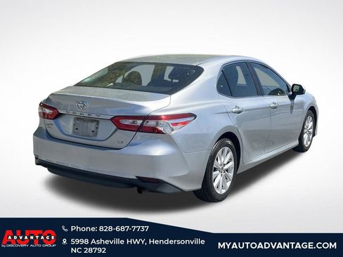 Used 2018 Toyota Camry LE FWD image 3