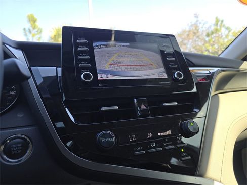 Used 2021 Toyota Camry SE image 32