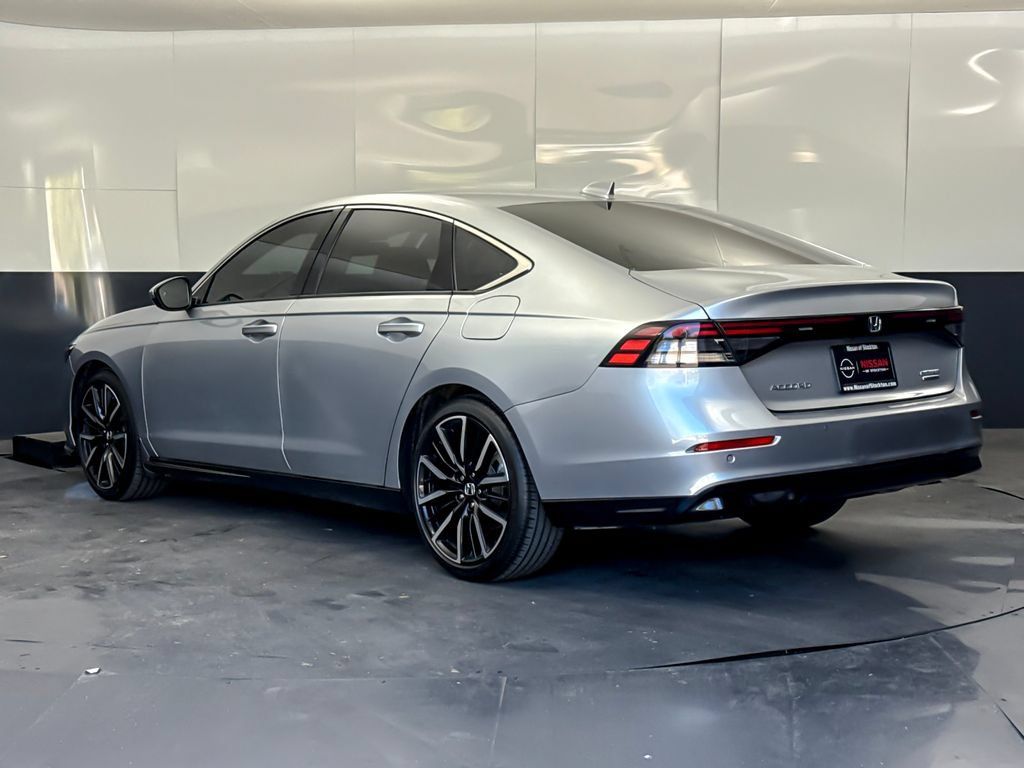 Used 2024 Honda Accord Touring image 5