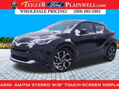Used 2022 Toyota C-HR XLE image 1