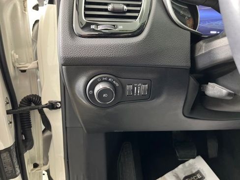 Used 2020 Jeep Compass Limited image 19