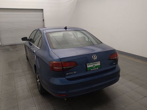 Used 2017 Volkswagen Jetta SE FWD image 6
