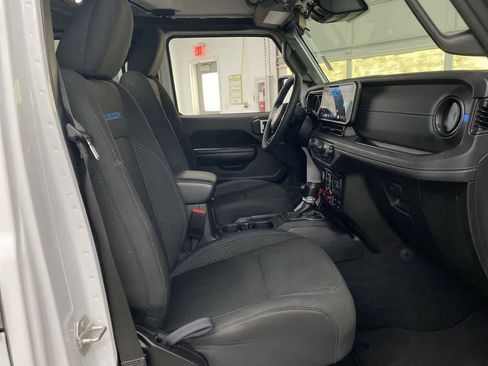 Used 2024 Jeep Wrangler Unlimited Rubicon 4xe image 19