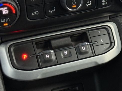 Used 2023 GMC Acadia SLT image 30