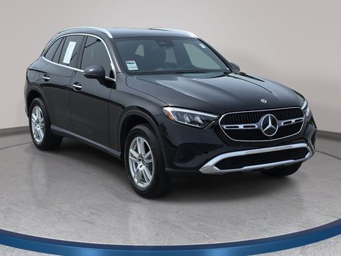 Used 2023 Mercedes-Benz GLC 300 4MATIC image 3