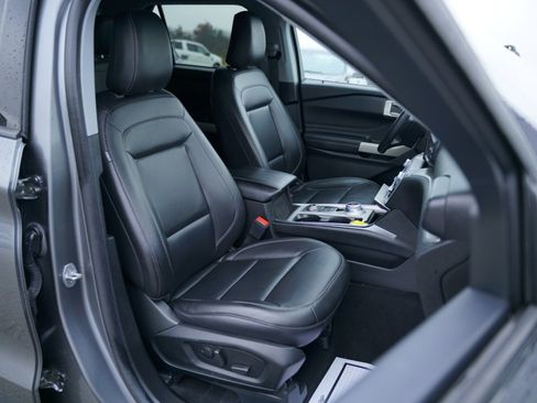 Used 2023 Ford Explorer XLT w/ Equipment Group 202A image 24