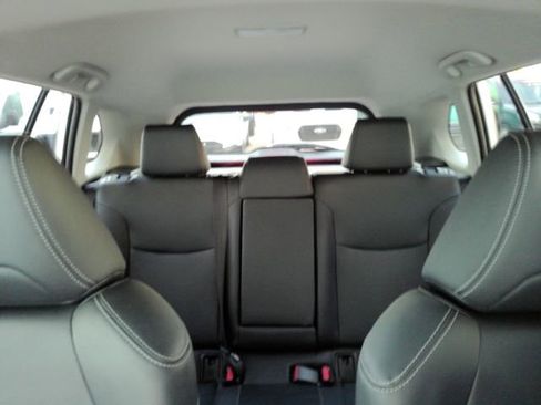 Used 2025 Toyota Corolla Cross XLE image 33