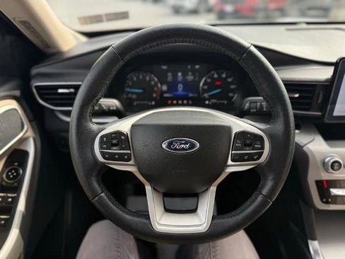 Certified 2022 Ford Explorer XLT w/ Equipment Group 202A image 17