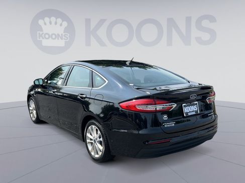 Used 2019 Ford Fusion Energi Titanium FWD image 4