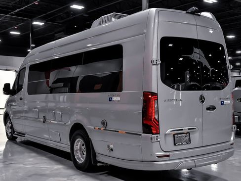 Used 2022 Mercedes-Benz Sprinter 3500 image 8