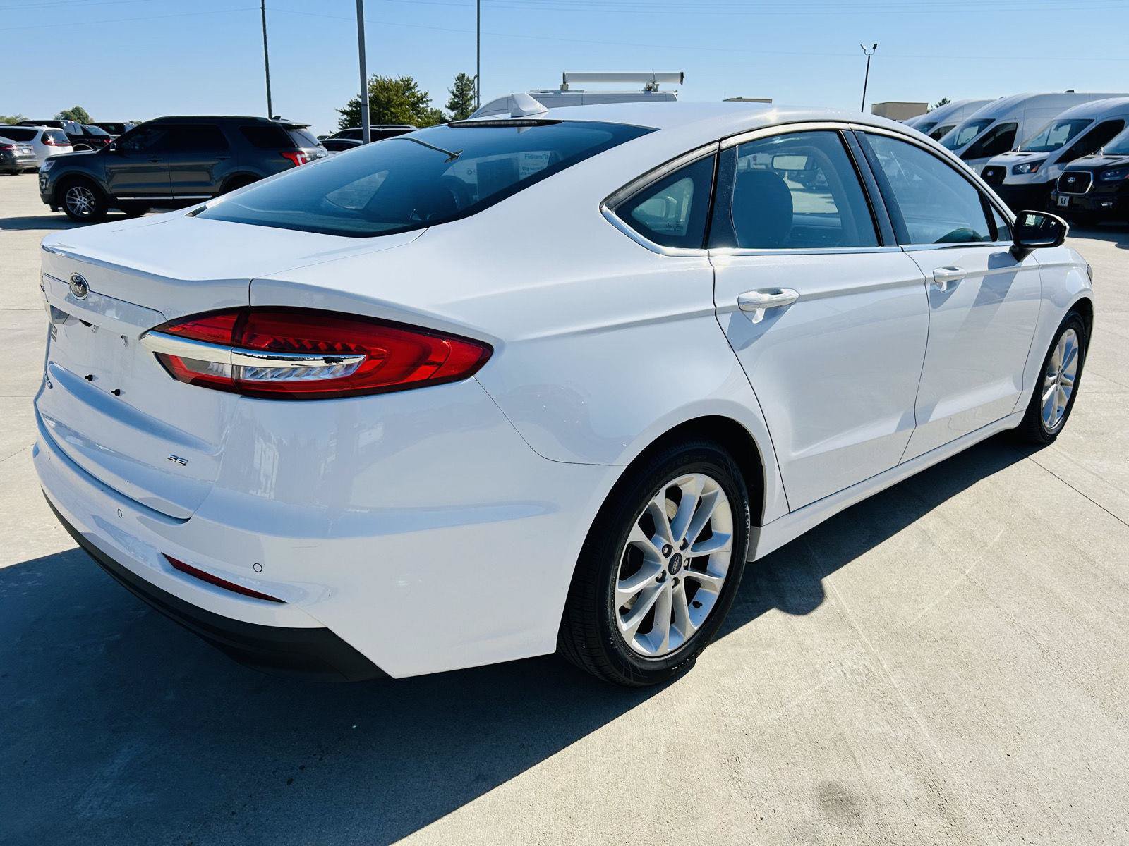 Used 2019 Ford Fusion SE FWD image 34