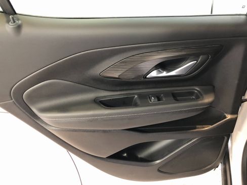 Used 2024 GMC Terrain SLE w/ Driver Convenience Package image 16