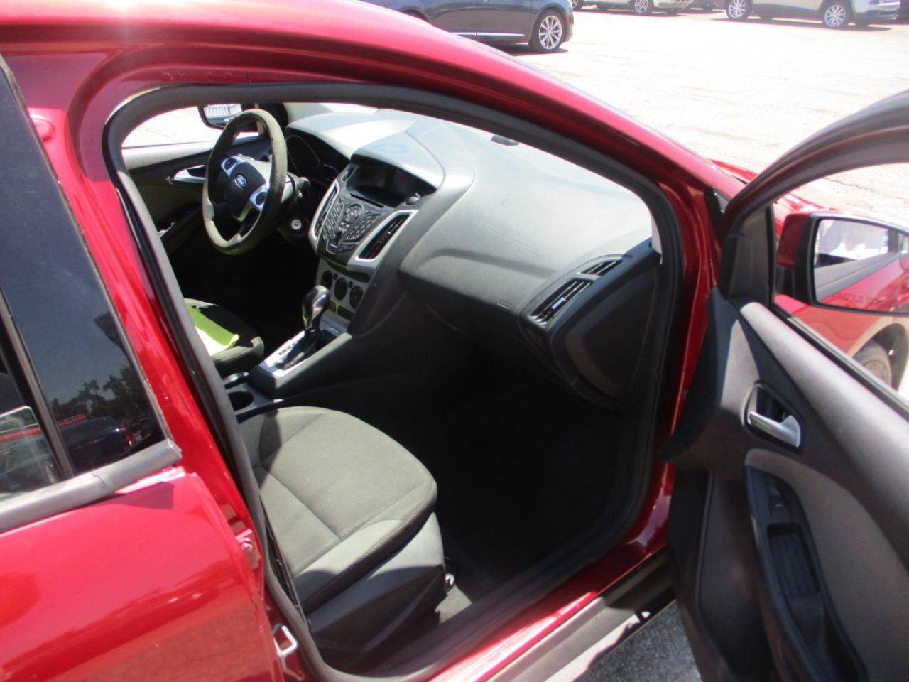 Used 2013 Ford Focus SE FWD image 7