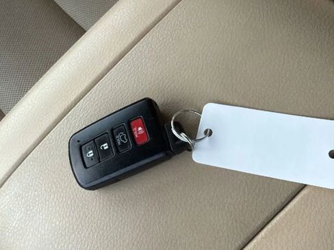 Used 2016 Toyota Highlander Limited Platinum image 35