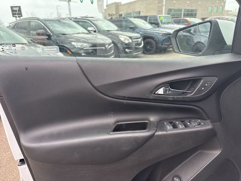 Used 2019 Chevrolet Equinox LT w/ Driver Convenience Package image 12