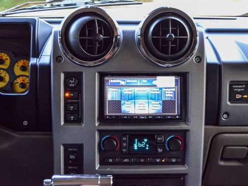 Used 2003 HUMMER H2 w/ Preferred Equipment Group AWD/4WD image 16