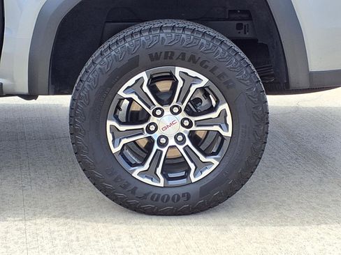 Used 2023 GMC Canyon AT4 AWD/4WD image 9