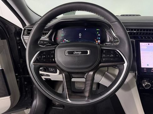 Certified 2022 Jeep Grand Cherokee Overland AWD/4WD image 15