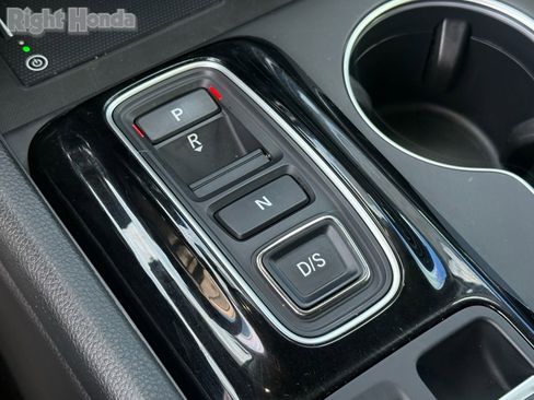 Certified 2025 Honda Pilot Touring image 24