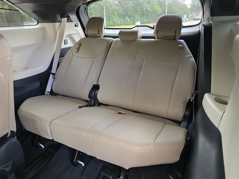 Certified 2024 Toyota Sienna Limited image 22