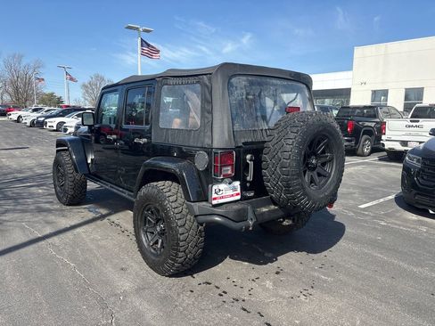 Used 2013 Jeep Wrangler Unlimited Sahara image 8