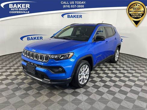 Used 2024 Jeep Compass Latitude image 1
