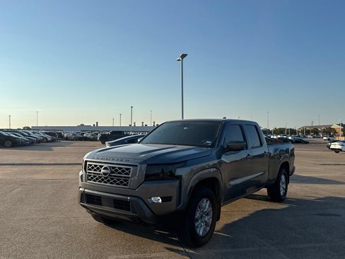 Certified 2022 Nissan Frontier SV w/ Technology Package AWD/4WD image 9