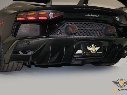Used 2019 Lamborghini Aventador SVJ image 10