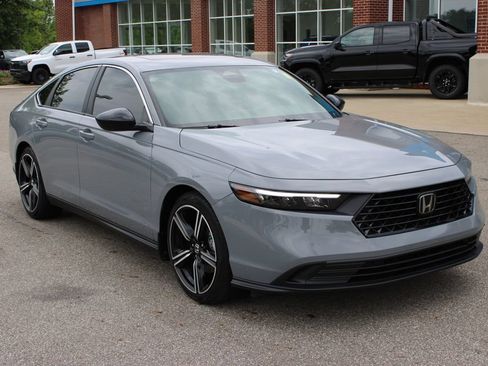 Used 2024 Honda Accord Sport image 2