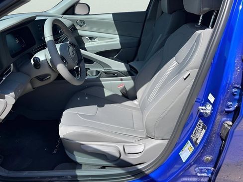 Used 2025 Hyundai Elantra Sport image 16