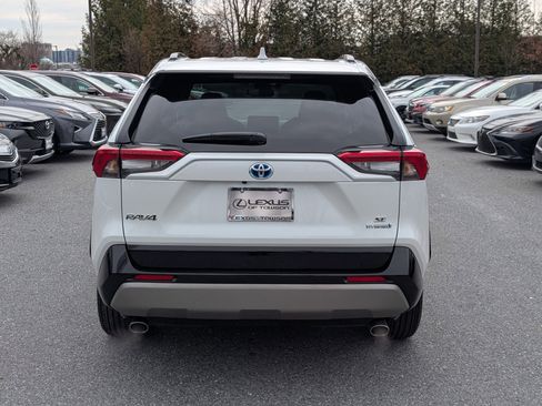 Used 2024 Toyota RAV4 SE w/ Convenience Package image 4