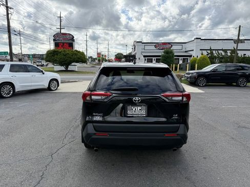 Used 2022 Toyota RAV4 LE image 6