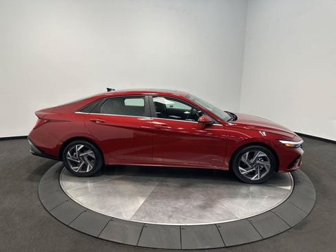 Certified 2025 Hyundai Elantra SEL FWD image 8