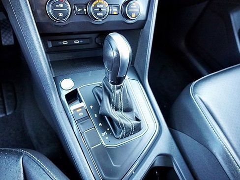 Used 2021 Volkswagen Tiguan SE image 30