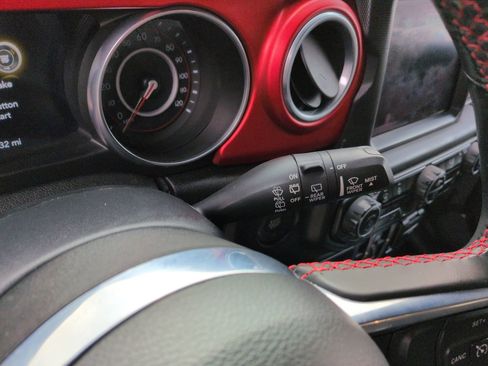 Used 2020 Jeep Wrangler Unlimited Rubicon w/ Uconnect 4C Nav & Sound Group AWD/4WD image 30