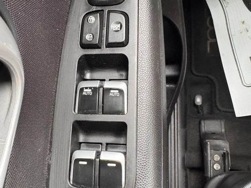 Used 2018 Kia Soul + FWD image 20