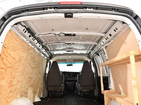 Used 2018 Chevrolet Express 2500 w/ Driver Convenience Package RWD image 18