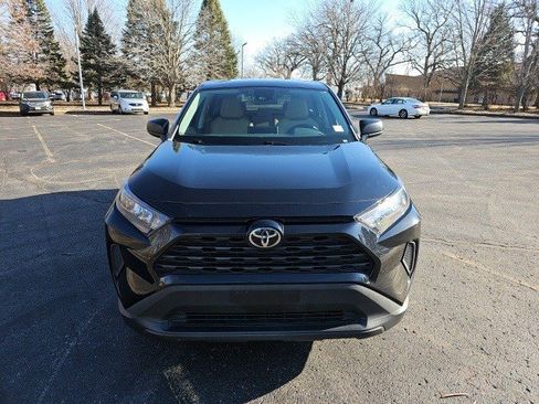 Used 2022 Toyota RAV4 LE image 9