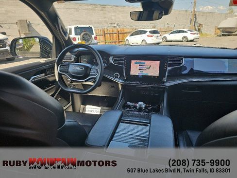 Used 2022 Jeep Wagoneer Series III w/ Premium Group I AWD/4WD image 43