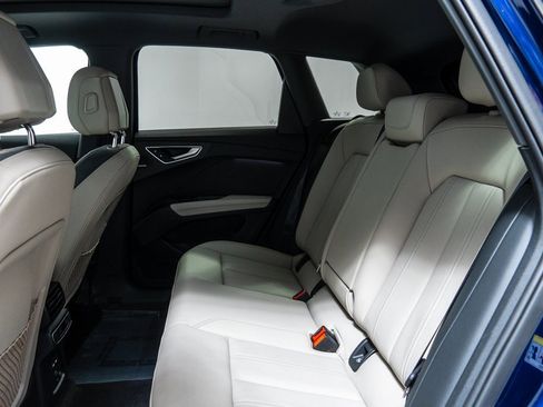 Used 2025 Audi Q4 e-tron Premium Plus w/ Premium Plus image 28